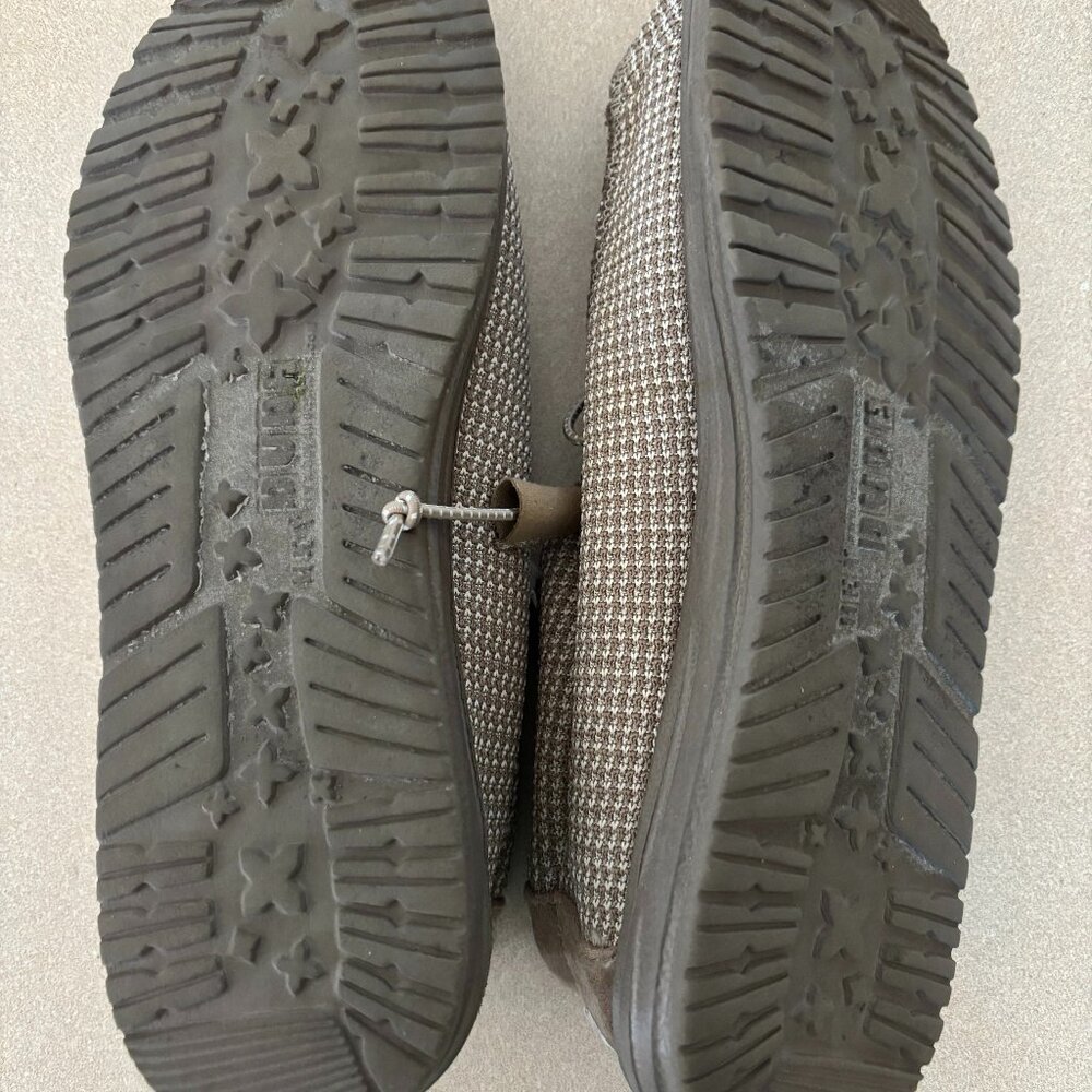 Men's Size 10 Hey Dudes - Picture 3 of 4